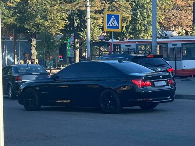 Черный БМВ 7 Серия, объемом двигателя 0 л и пробегом 180 тыс. км за 15500 $, фото 1 на Automoto.ua