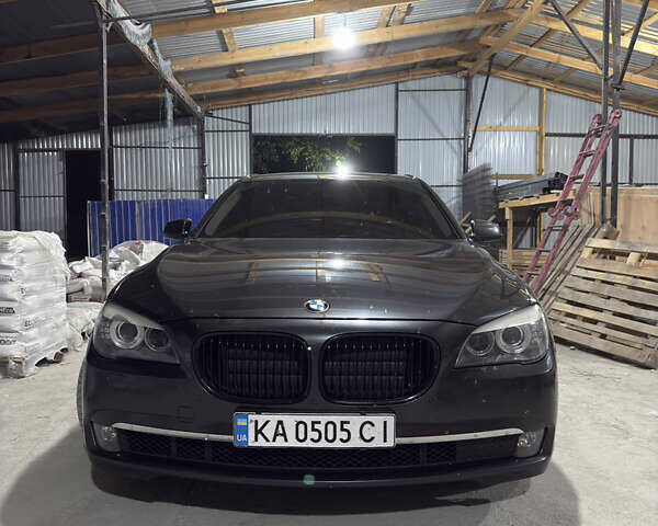 Черный БМВ 7 Серия, объемом двигателя 2.99 л и пробегом 230 тыс. км за 19000 $, фото 1 на Automoto.ua