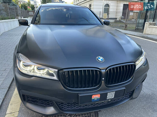 Черный БМВ 7 Серия, объемом двигателя 4.4 л и пробегом 220 тыс. км за 25500 $, фото 1 на Automoto.ua