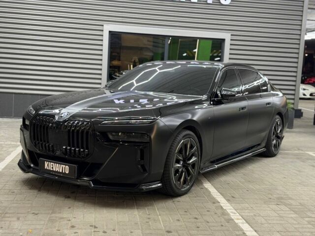 Черный БМВ 7 Серия, объемом двигателя 4.4 л и пробегом 37 тыс. км за 117000 $, фото 1 на Automoto.ua