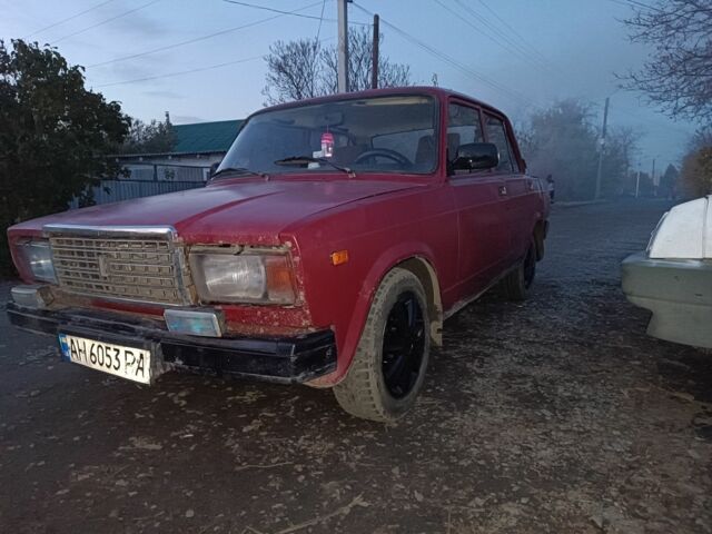 Красный БМВ 7 Серия, объемом двигателя 1.5 л и пробегом 270 тыс. км за 572 $, фото 1 на Automoto.ua