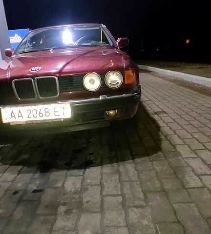 Красный БМВ 7 Серия, объемом двигателя 3.5 л и пробегом 250 тыс. км за 2300 $, фото 1 на Automoto.ua