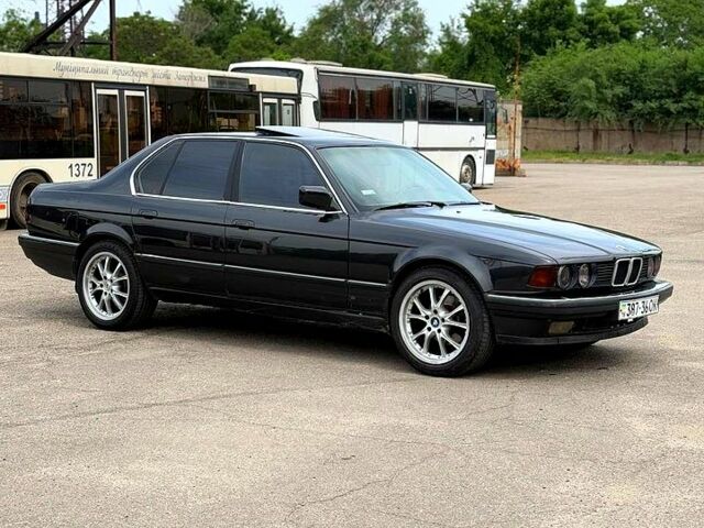 БМВ 7 Серия, объемом двигателя 3.5 л и пробегом 450 тыс. км за 1899 $, фото 1 на Automoto.ua