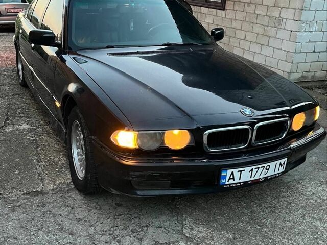 БМВ 7 Серия, объемом двигателя 4.4 л и пробегом 300 тыс. км за 2500 $, фото 1 на Automoto.ua