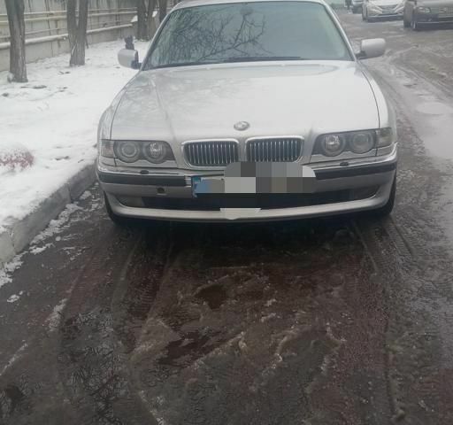 Серый БМВ 7 Серия, объемом двигателя 4 л и пробегом 175 тыс. км за 7777 $, фото 1 на Automoto.ua