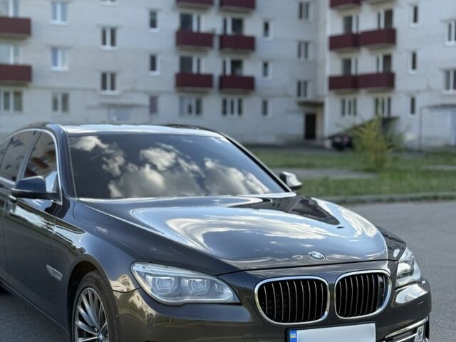 Серый БМВ 7 Серия, объемом двигателя 3 л и пробегом 260 тыс. км за 18500 $, фото 1 на Automoto.ua