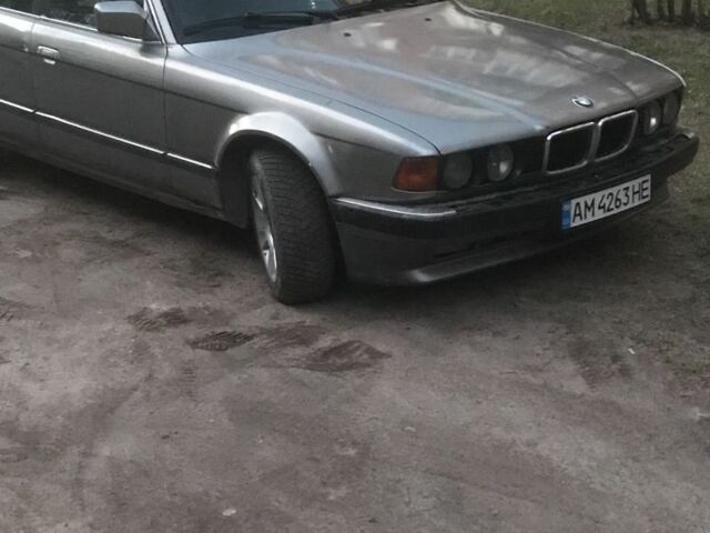 Серый БМВ 7 Серия, объемом двигателя 3 л и пробегом 320 тыс. км за 2400 $, фото 1 на Automoto.ua