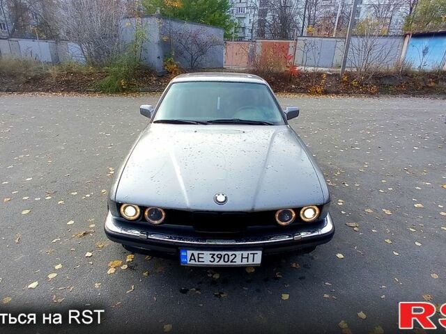 Серый БМВ 7 Серия, объемом двигателя 3.5 л и пробегом 300 тыс. км за 1500 $, фото 1 на Automoto.ua