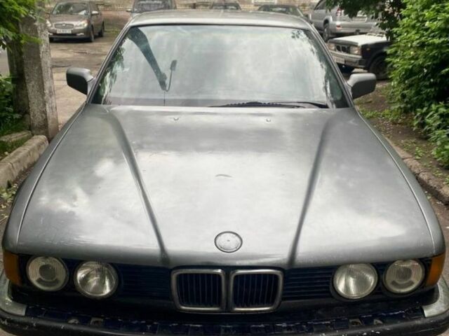 Серый БМВ 7 Серия, объемом двигателя 3.5 л и пробегом 556 тыс. км за 1100 $, фото 1 на Automoto.ua