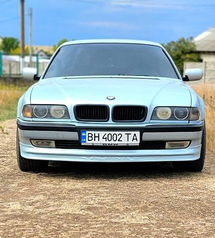 Серый БМВ 7 Серия, объемом двигателя 4 л и пробегом 360 тыс. км за 4500 $, фото 1 на Automoto.ua