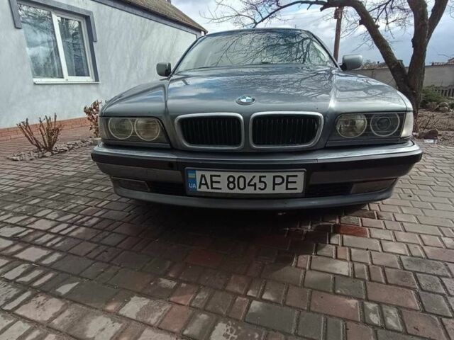 Серый БМВ 7 Серия, объемом двигателя 3 л и пробегом 333 тыс. км за 4500 $, фото 1 на Automoto.ua