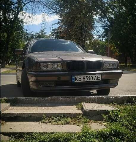 Серый БМВ 7 Серия, объемом двигателя 3 л и пробегом 517 тыс. км за 4600 $, фото 1 на Automoto.ua