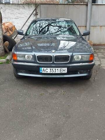 Серый БМВ 7 Серия, объемом двигателя 2.5 л и пробегом 426 тыс. км за 4800 $, фото 1 на Automoto.ua