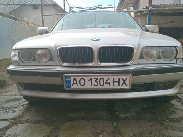 Серый БМВ 7 Серия, объемом двигателя 3.5 л и пробегом 300 тыс. км за 3500 $, фото 1 на Automoto.ua