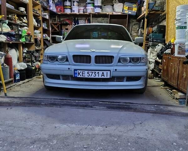 Серый БМВ 7 Серия, объемом двигателя 3.5 л и пробегом 365 тыс. км за 5000 $, фото 1 на Automoto.ua