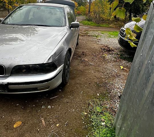 Серый БМВ 7 Серия, объемом двигателя 2.5 л и пробегом 441 тыс. км за 1800 $, фото 1 на Automoto.ua