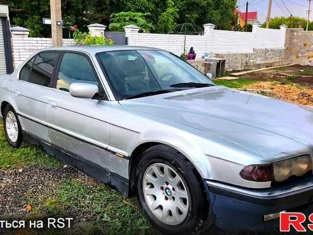 Серый БМВ 7 Серия, объемом двигателя 4.4 л и пробегом 200 тыс. км за 4000 $, фото 1 на Automoto.ua