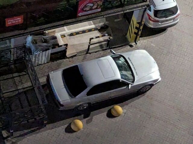 Сірий БМВ 7 Серія, об'ємом двигуна 3 л та пробігом 655 тис. км за 2500 $, фото 1 на Automoto.ua