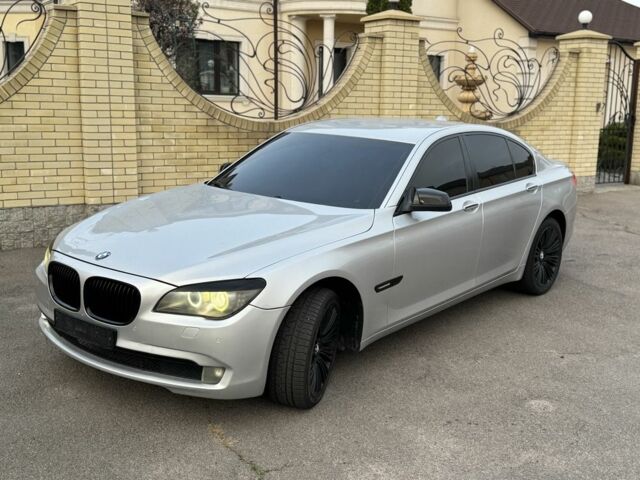 Серый БМВ 7 Серия, объемом двигателя 3 л и пробегом 220 тыс. км за 8600 $, фото 1 на Automoto.ua