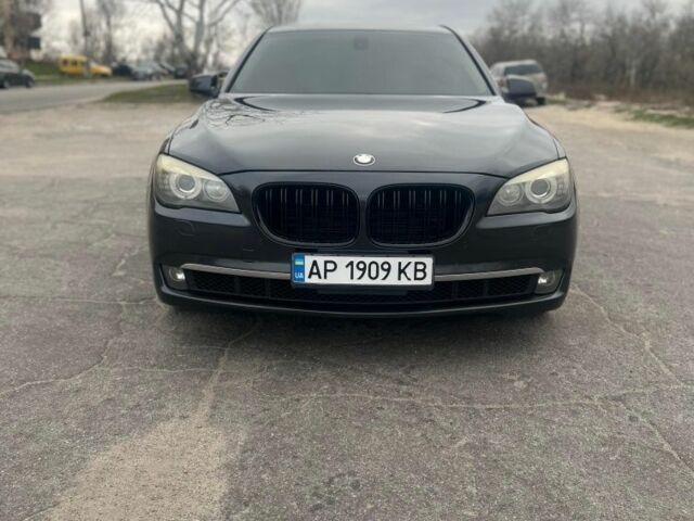 Серый БМВ 7 Серия, объемом двигателя 3 л и пробегом 305 тыс. км за 10999 $, фото 1 на Automoto.ua