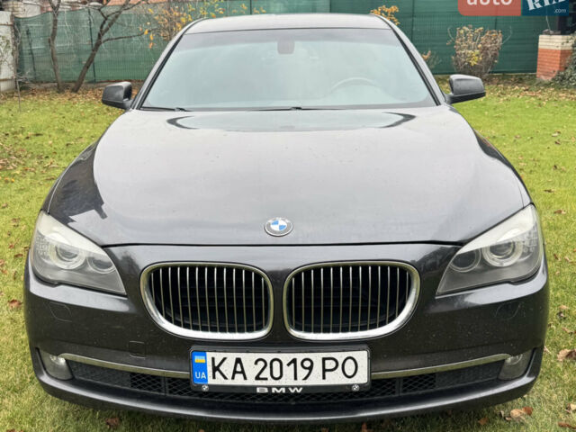 Серый БМВ 7 Серия, объемом двигателя 2.99 л и пробегом 155 тыс. км за 17000 $, фото 1 на Automoto.ua