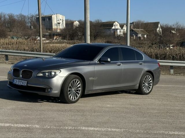Серый БМВ 7 Серия, объемом двигателя 3 л и пробегом 180 тыс. км за 12500 $, фото 1 на Automoto.ua