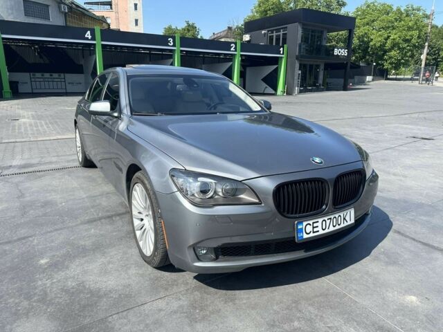 Серый БМВ 7 Серия, объемом двигателя 4.4 л и пробегом 200 тыс. км за 11500 $, фото 1 на Automoto.ua
