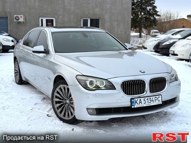 Серый БМВ 7 Серия, объемом двигателя 3 л и пробегом 24000 тыс. км за 15500 $, фото 1 на Automoto.ua