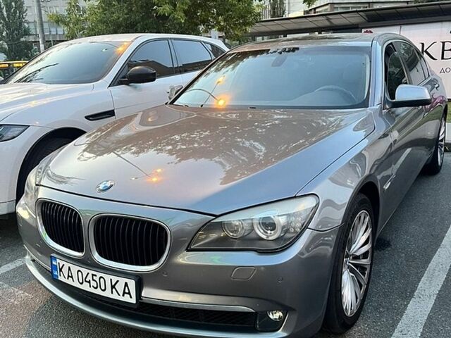 Сірий БМВ 7 Серія, об'ємом двигуна 2.98 л та пробігом 195 тис. км за 14500 $, фото 1 на Automoto.ua
