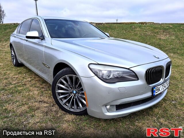 Серый БМВ 7 Серия, объемом двигателя 3 л и пробегом 230 тыс. км за 15499 $, фото 1 на Automoto.ua