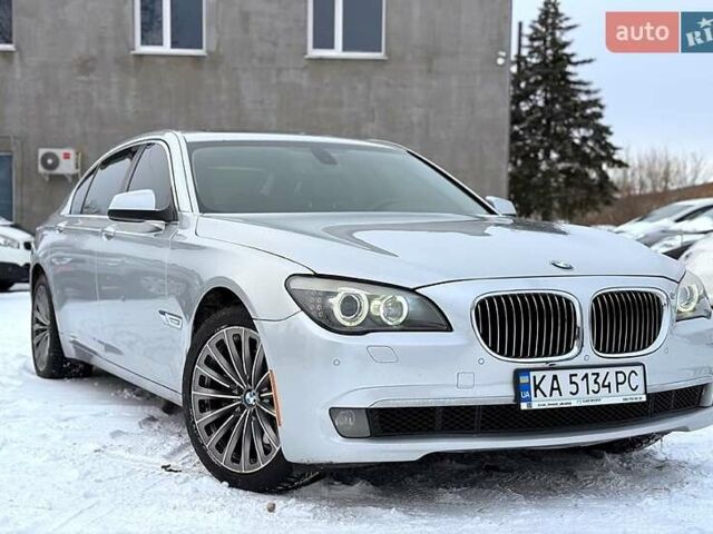 Серый БМВ 7 Серия, объемом двигателя 3 л и пробегом 240 тыс. км за 15500 $, фото 1 на Automoto.ua