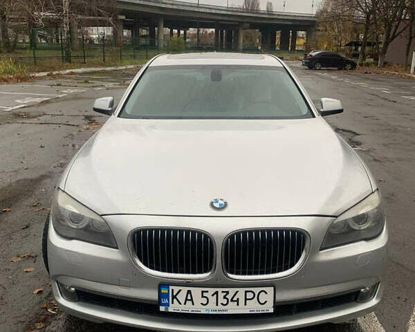 Серый БМВ 7 Серия, объемом двигателя 2.98 л и пробегом 240 тыс. км за 15700 $, фото 1 на Automoto.ua