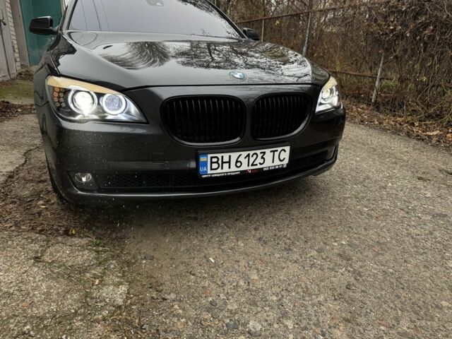 Серый БМВ 7 Серия, объемом двигателя 3 л и пробегом 231 тыс. км за 12500 $, фото 1 на Automoto.ua