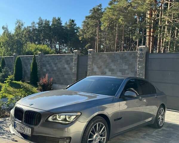 Серый БМВ 7 Серия, объемом двигателя 3 л и пробегом 244 тыс. км за 25500 $, фото 1 на Automoto.ua