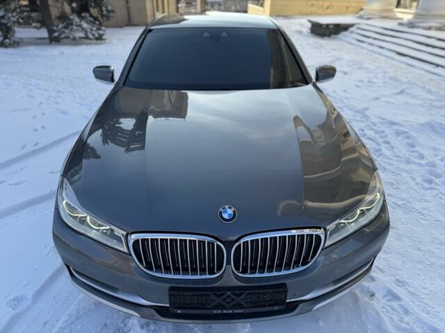 Серый БМВ 7 Серия, объемом двигателя 3 л и пробегом 180 тыс. км за 36000 $, фото 1 на Automoto.ua