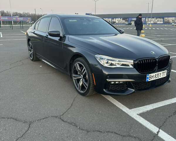 Серый БМВ 7 Серия, объемом двигателя 3 л и пробегом 59 тыс. км за 40500 $, фото 1 на Automoto.ua