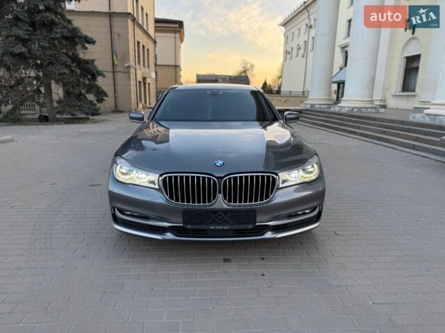 Серый БМВ 7 Серия, объемом двигателя 3 л и пробегом 188 тыс. км за 36000 $, фото 1 на Automoto.ua
