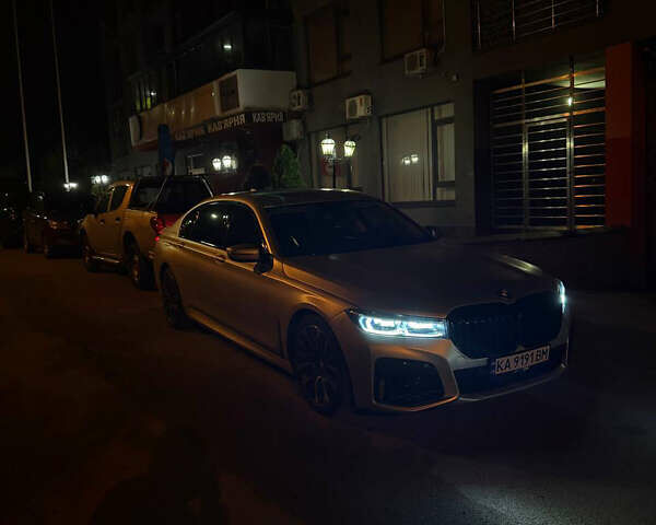 Серый БМВ 7 Серия, объемом двигателя 2.98 л и пробегом 107 тыс. км за 40000 $, фото 1 на Automoto.ua