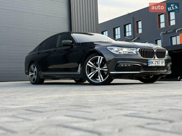 Серый БМВ 7 Серия, объемом двигателя 2.99 л и пробегом 122 тыс. км за 52000 $, фото 1 на Automoto.ua