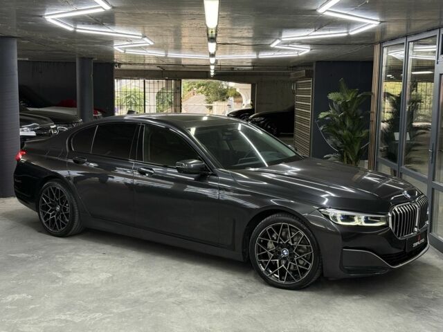 Серый БМВ 7 Серия, объемом двигателя 3 л и пробегом 115 тыс. км за 61500 $, фото 1 на Automoto.ua