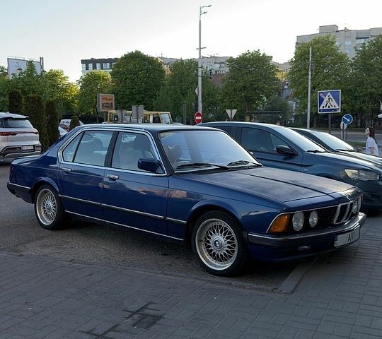 Синий БМВ 7 Серия, объемом двигателя 2.5 л и пробегом 420 тыс. км за 8900 $, фото 1 на Automoto.ua