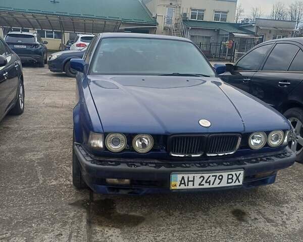 Синий БМВ 7 Серия, объемом двигателя 3.5 л и пробегом 240 тыс. км за 2800 $, фото 1 на Automoto.ua