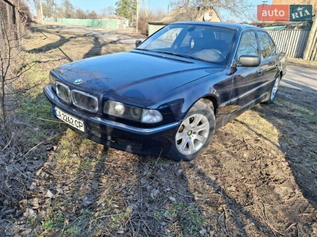 Синий БМВ 7 Серия, объемом двигателя 3 л и пробегом 111 тыс. км за 2500 $, фото 1 на Automoto.ua