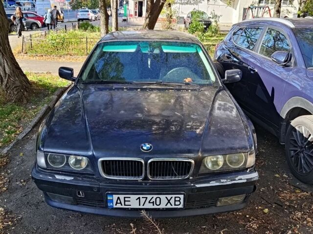Синий БМВ 7 Серия, объемом двигателя 3.5 л и пробегом 430 тыс. км за 2500 $, фото 1 на Automoto.ua