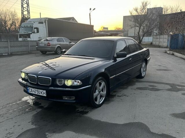 Синий БМВ 7 Серия, объемом двигателя 2.8 л и пробегом 300 тыс. км за 3500 $, фото 1 на Automoto.ua