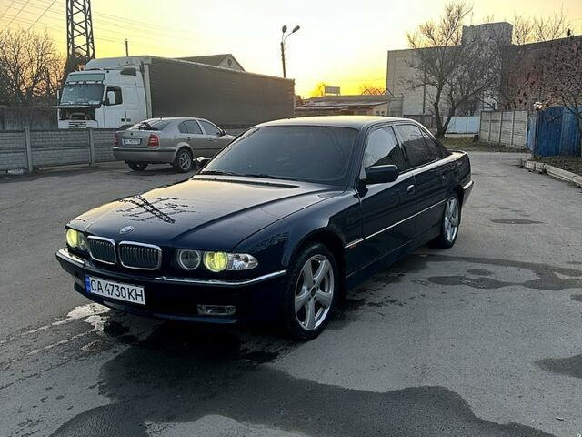 Синій БМВ 7 Серія, об'ємом двигуна 2.8 л та пробігом 300 тис. км за 3500 $, фото 1 на Automoto.ua