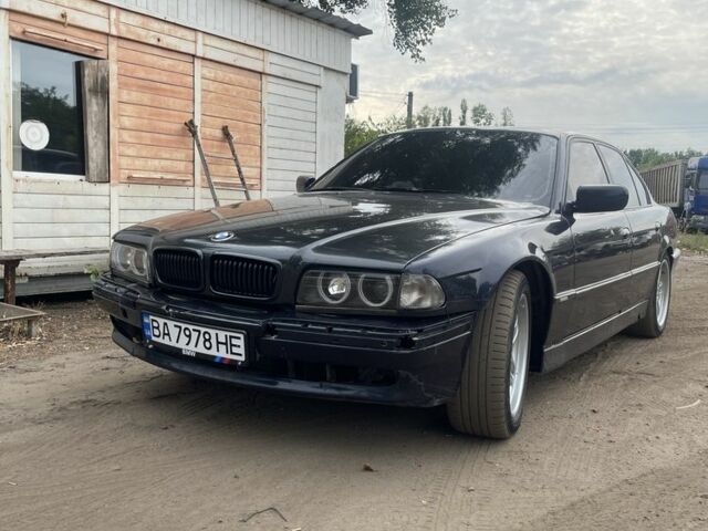 Синій БМВ 7 Серія, об'ємом двигуна 2.8 л та пробігом 505 тис. км за 3204 $, фото 1 на Automoto.ua