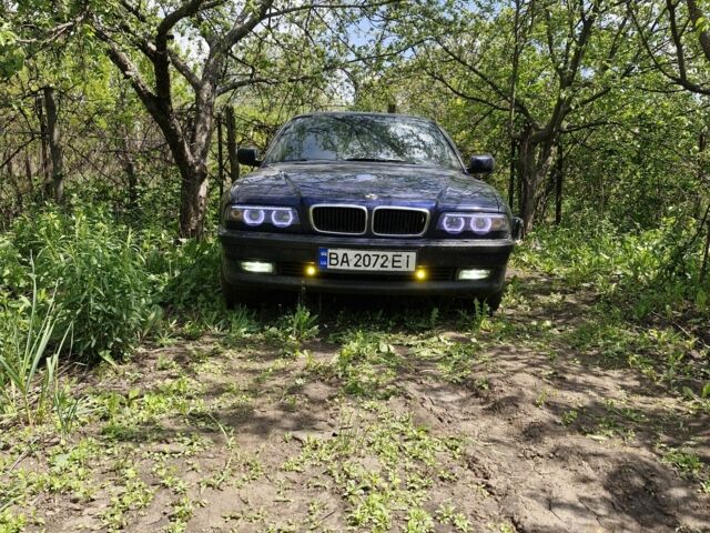 Синій БМВ 7 Серія, об'ємом двигуна 3.5 л та пробігом 400 тис. км за 5000 $, фото 1 на Automoto.ua