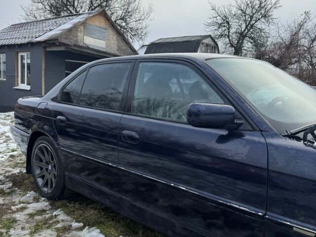 Синій БМВ 7 Серія, об'ємом двигуна 2.8 л та пробігом 222 тис. км за 2300 $, фото 1 на Automoto.ua