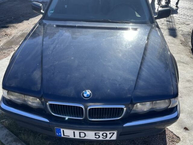 Синий БМВ 7 Серия, объемом двигателя 3.5 л и пробегом 177 тыс. км за 2800 $, фото 1 на Automoto.ua